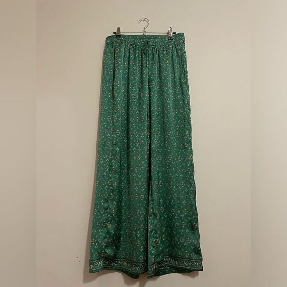 Max Studio Set Size: L Color: Green Includes Top And Bottom Lightly Used - Picture 4 of 8